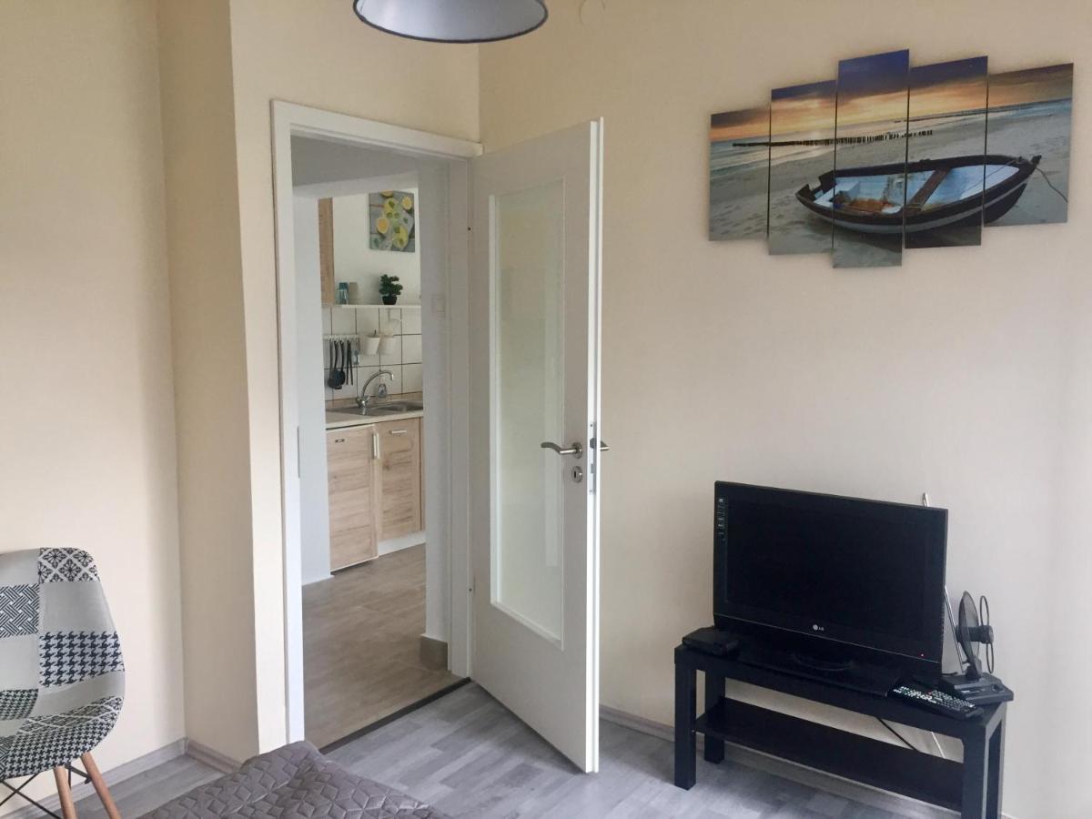 Lelle-Kert Apartman 01 Balatonlelle Exteriör bild